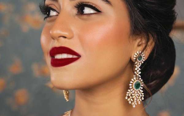 How to Choose the Perfect Bridal Makeup Artist in Noida