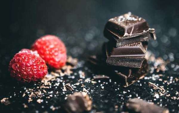 Comparing Pure Dark Chocolate Without Sugar to Sweetened Varieties